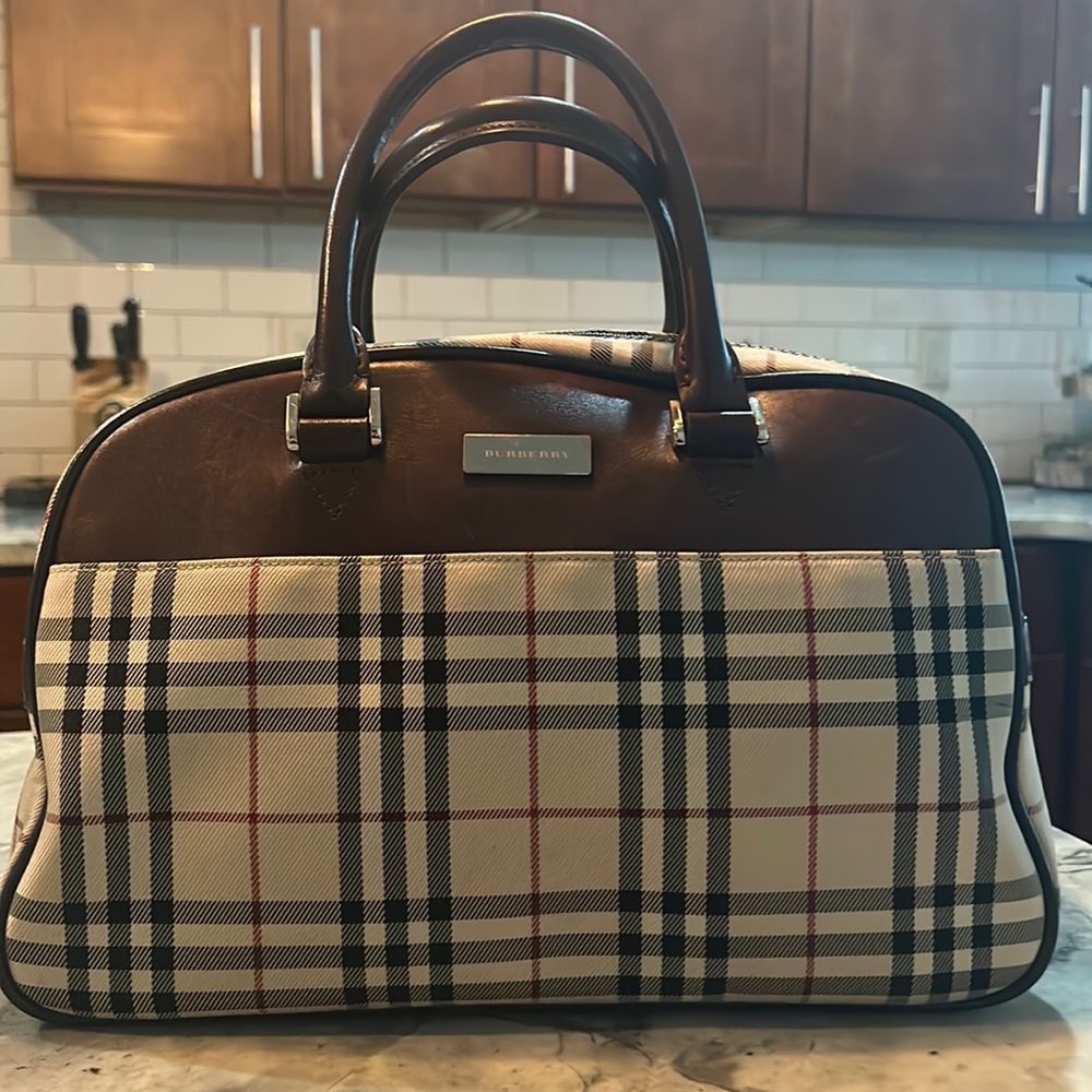 Authentic vintage Nova Check Burberry handbag. Great condition!